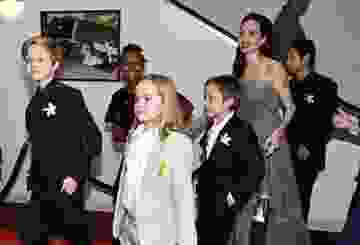 İşte buna şaşıracaksınız: Angelina çocuklarını...